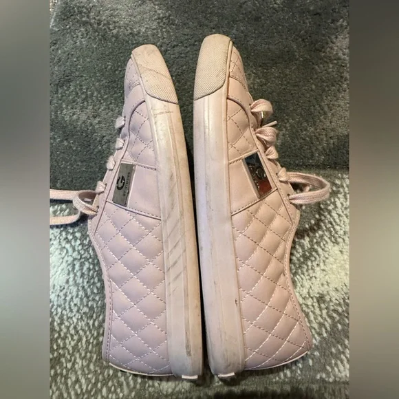 Shoes - Picture 5 of 6